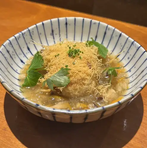 蓮根饅頭パリパリ衣揚げ　松茸香る和風餡掛け
