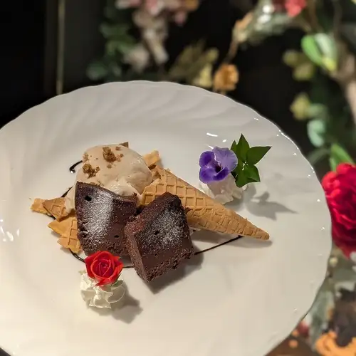 ヘーゼルナッツのジェラートとプチショコラ