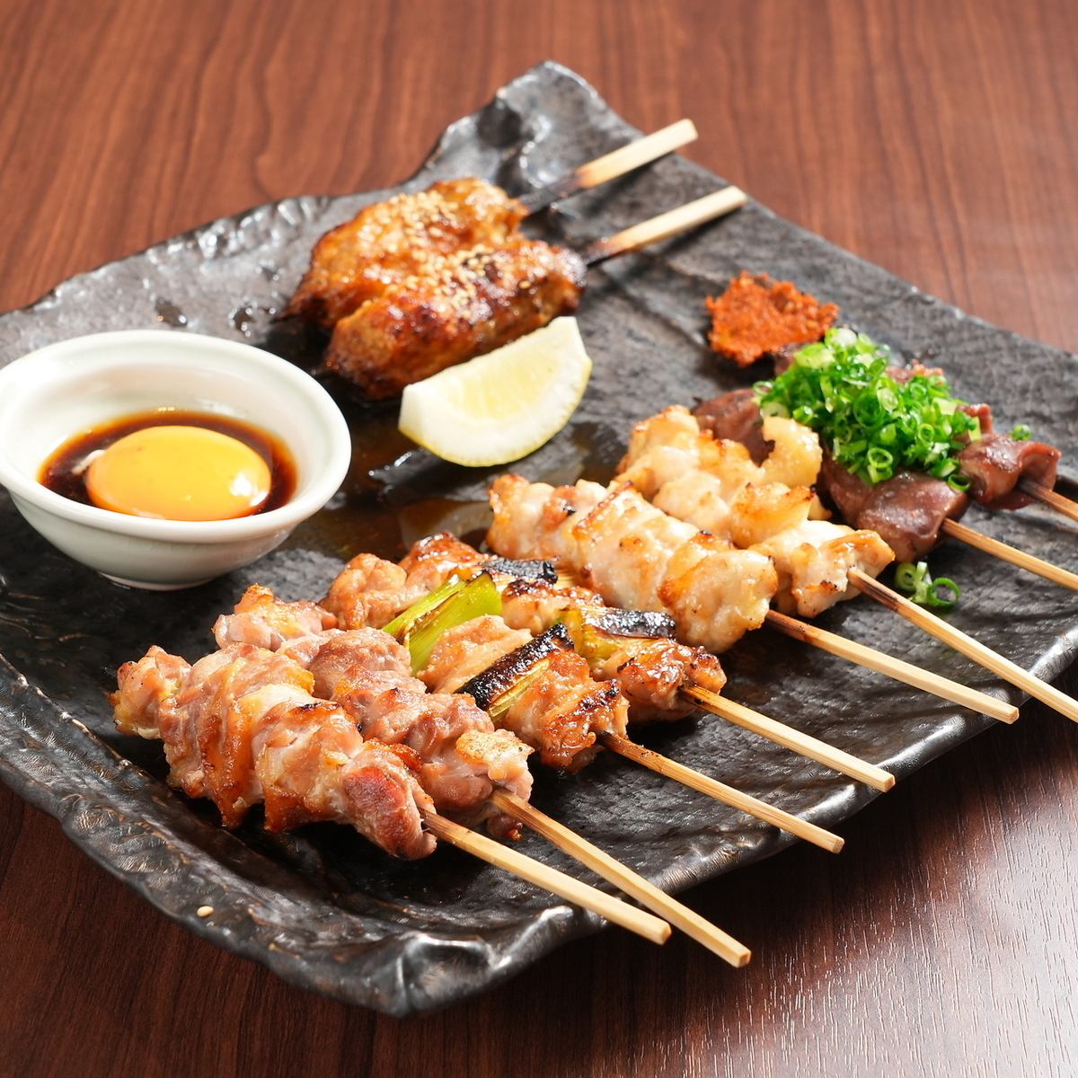 地鶏が美味しい！オーナーが和食の腕前で味わう地鶏料理が人気。