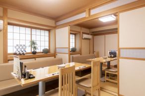 2室連結で10枚様位までのご宴会に対応可