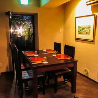 飲み会・接待などのプライベートシーンに。ゆったり2～4名様席です。