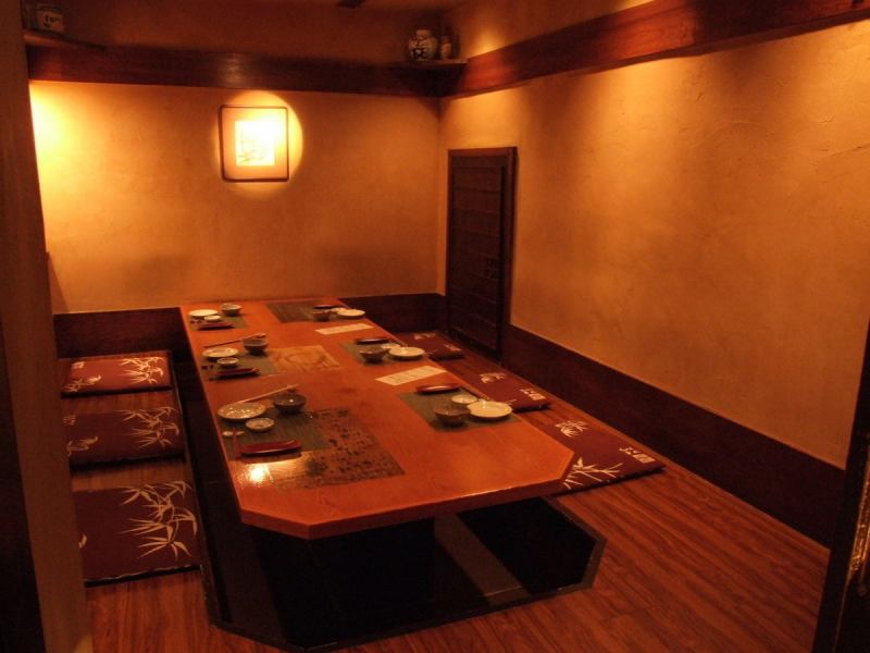 Digging Tatsutsu Private room for up to 10 people.Spacious structure that allows you to relax and indirect lighting is calm.For banquets and entertainment with a small number of people.