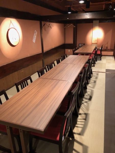 The private room for up to 42 people is OK.If you make a reservation by the day before, you will be picked up by a minibus! (No return) 8 people ~ 27 people can make a reservation OK!