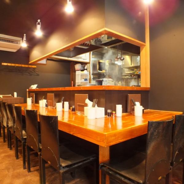 Counter seats! We welcome everyone from one person to a large group. You can stop by before heading home.Enjoy sake ordered from all over the country and delicious udon noodles made with carefully selected domestic wheat.