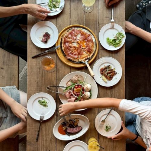 こだわりのお肉とピザ★