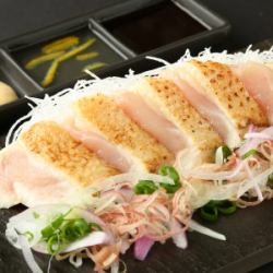 国産鶏のたたきの藁焼き