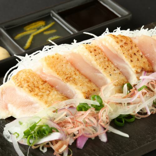 国産鶏のたたきの藁焼き