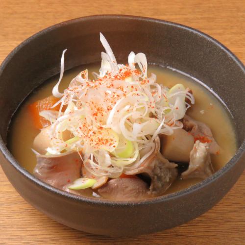 生姜をきかせた 牛もつ味噌煮込み