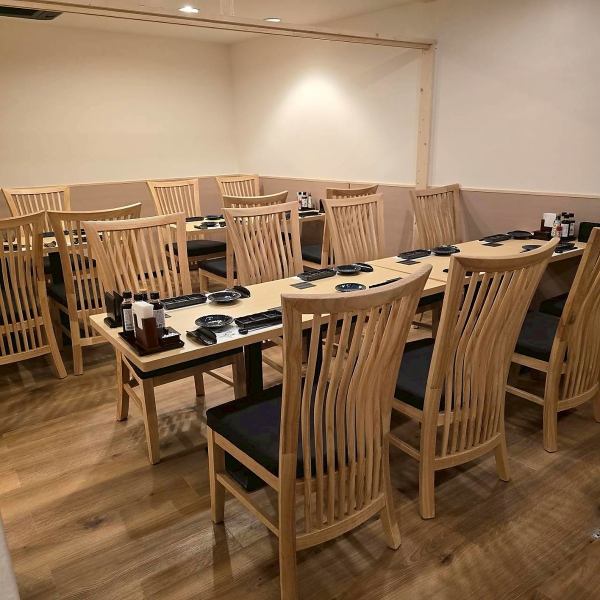 【テーブル個室】大人数宴会に♪最大62名様まで個室OK!テーブル個室の広々空間でご宴会が可能です。歓迎会などの会社宴会やプライベートの大人数飲み会もお気軽に!幹事様に優しいお店なので、ご不明点などお気軽にご相談ください。お得なクーポンもたくさんご用意していますので、クーポンページもチェック☆