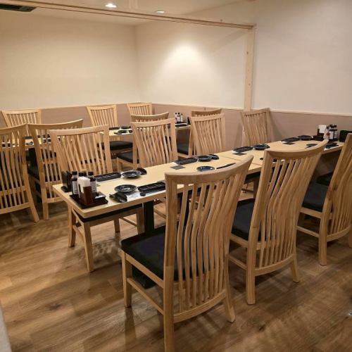 <p>【テーブル個室】大人数宴会に♪最大62名様まで個室OK!テーブル個室の広々空間でご宴会が可能です。歓迎会などの会社宴会やプライベートの大人数飲み会もお気軽に!幹事様に優しいお店なので、ご不明点などお気軽にご相談ください。お得なクーポンもたくさんご用意していますので、クーポンページもチェック☆</p>