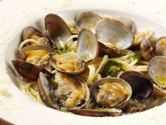 Clam white wine steamed with garlic oil