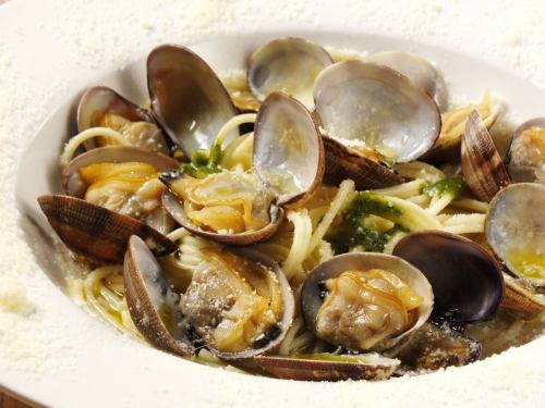 Clam white wine steamed with garlic oil