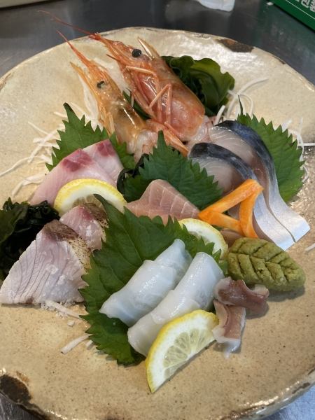 【当日菜品丰富】享受从渔民直接采购的新鲜生鱼片和超新鲜海鲜！