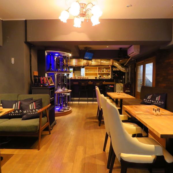 【渋谷駅から8分！アクセス抜群！こだわり抜いた雰囲気自慢の店内！】シーシャ×BBQのお店が誕生しました！種類豊富なドリンクはもちろん、カラオケ、テーブルゲームなど遊べるツールも豊富にご用意！朝4時まで営業しているので、終電を逃しても始発までおもいっきり楽しめる空間です！最大50人でご利用可能です！