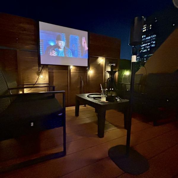 【雰囲気抜群のテラス席でBBQ♪】テラス席でBBQ！昼間は明るいテラスで、夜はライトアップされたテラス席でお楽しみいただけます！手ぶらのプラン～持ち込みのプランまで種類豊富なコースをご用意しております！ぜひ、ご利用ください♪