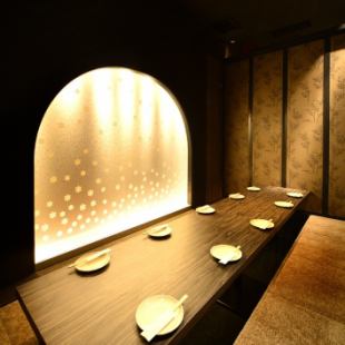 The calm interior is a Japanese-style space.The soothing lighting and decorations color the healing space for adults.Moist and private seats are also available.All seats are dugout seats so you can relax and relax.
