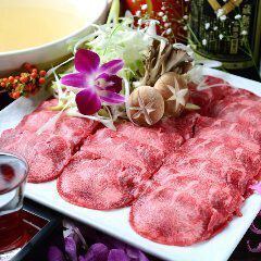 The specialty beef tongue shabu-shabu is a delicious dish that will warm your heart.