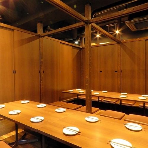【2名様～完全個室でご案内】完全個室は2名/4名/6名/8名/10名/20名/30名/40名/50名/最大100名様まで★2名様～個室にてご案内致します♪接待、宴会、カップル、友人同士、合コン、家族での集まりなど、さまざまなシーンに利用できます。