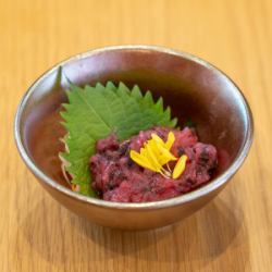 Plum jellyfish/Tomato slices/Pickled cucumber each