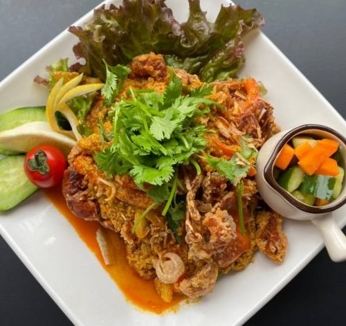 Stir-fried Soft Shell Crab with Curry "Poonim Patpong Curry"