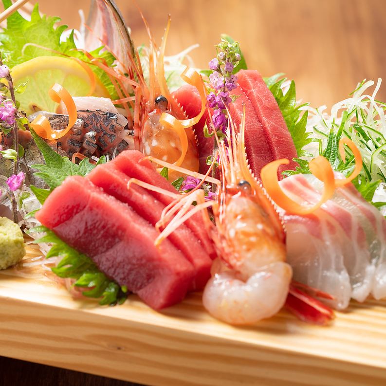 漁港直送の鮮魚を贅沢に使用した当店自慢の逸品をご堪能ください