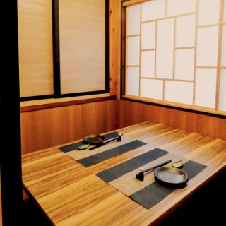 【個室テーブル】8名様～10名様迄OK。最大30名様もOK。誕生日・記念日にもピッタリ♪サプライズならお任せ☆お料理は味・ボリューム共にこだわりぬいた内容でご提供♪価格帯もリーズナブルにご用意していただいておりますので使い勝手抜群◇新橋 個室 居酒屋◇