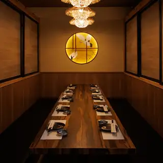 【10名様~40名様】最大40名様のご宴会にも対応。ゆったり寛げる掘り炬燵席。ご予約必須です!大人数でのご宴会や会社宴会・合コンなどに!雰囲気も抜群!大切な日はぜひ個室をご利用ください♪お席の空きのご確認はお早めに♪◇新橋 個室 居酒屋◇