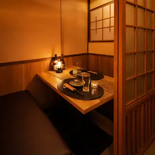 【カップルシート】周りを気にせずお楽しみ頂ける個室空間★デートに大人気のカップルシート♪★リーズナブルな飲み放題&お料理付きでご用意♪女子会や合コンなどに大大大人気のコースになります!人気の個室席のご予約はお早めに◇新橋 個室 居酒屋◇デート・女子会・誕生日