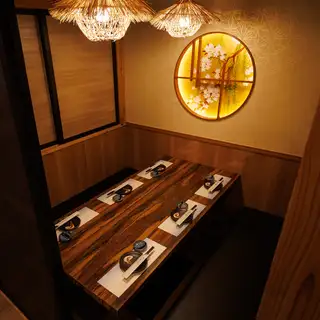 【個室居酒屋】4名様~8名様まで♪完全個室空間をお楽しみください♪女性や合コンなどで大人気!また記念日や誕生日会などにもワンランク上の宴会を演出♪3時間飲み放題&本格料理豪華コースもご用意しております!◇新橋 個室 居酒屋◇