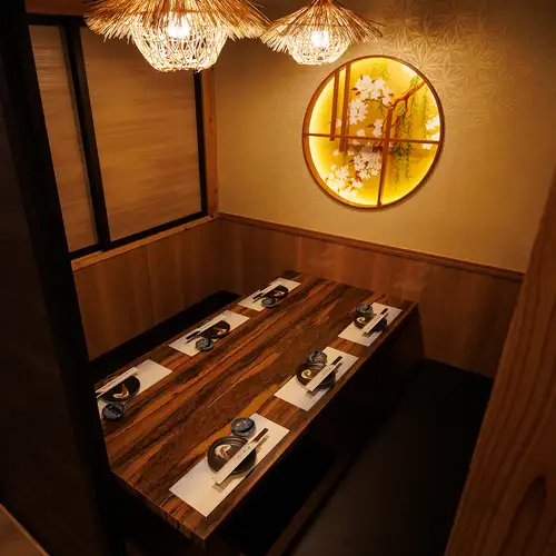 【個室居酒屋】4名様~8名様まで♪完全個室空間をお楽しみください♪女性や合コンなどで大人気!また記念日や誕生日会などにもワンランク上の宴会を演出♪3時間飲み放題&本格料理豪華コースもご用意しております!◇新橋 個室 居酒屋◇