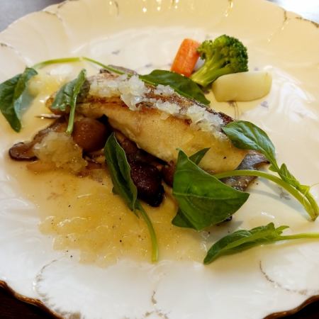 Sautéed red sea bream with lemon-flavored noisette sauce