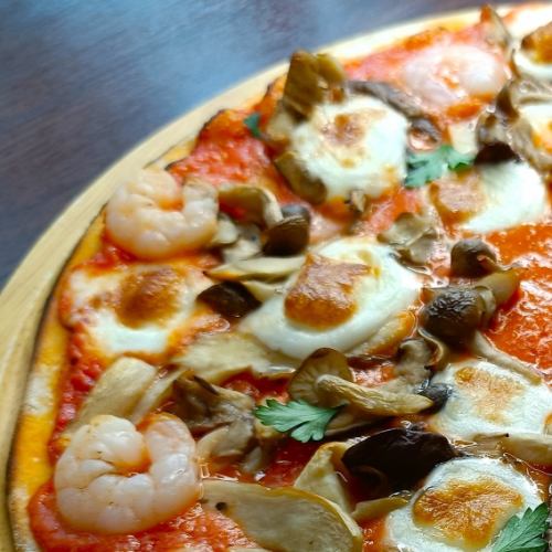 海老とキノコのトマトクリームピッツア