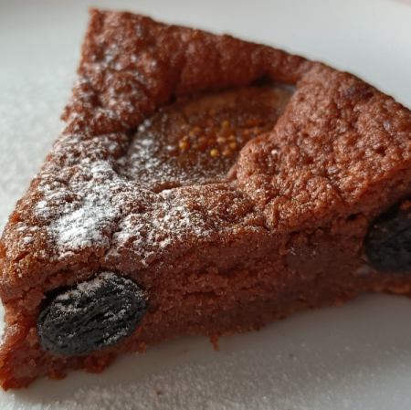 いちじくとラムレーズンのガトーショコラ