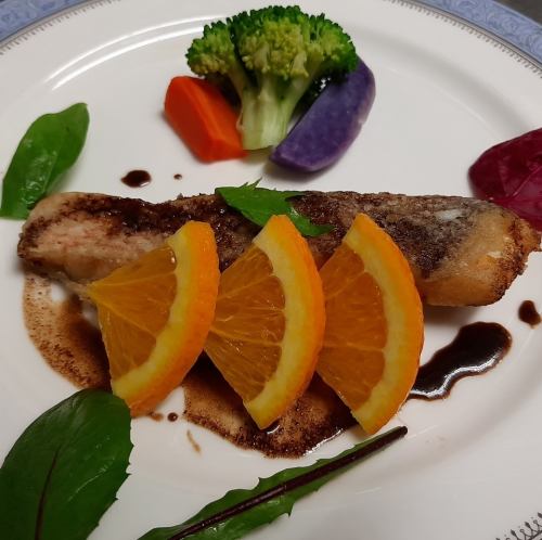 真鯛のフライ　オレンジバルサミコソース