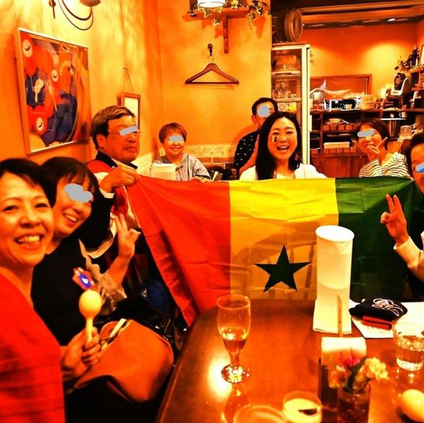 　第2回万博を語ろう会4月26日(日)17時から貸切3時間　万博ロスの方が集まって熱気ムンムン！コース料理とともにみなさんと楽しくそして熱く語り合いました。大画面のスクリーンを見ながらの発表も感動！満席御礼。ご参加下さった皆様ありがとうございました。