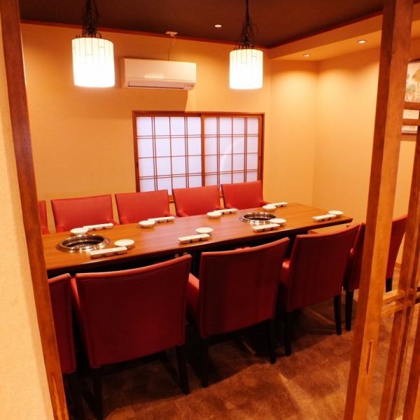 [2nd floor] We have a completely private room with a door.It's ideal for private drinking parties as you don't have to worry about the surroundings as well as entertainment ♪ Please use it for girls-only gatherings, drinking parties with a little friends, joint parties, etc. ☆ Private rooms for 8 people and 6 people There are 2 rooms for you.All the staff are looking forward to your visit!