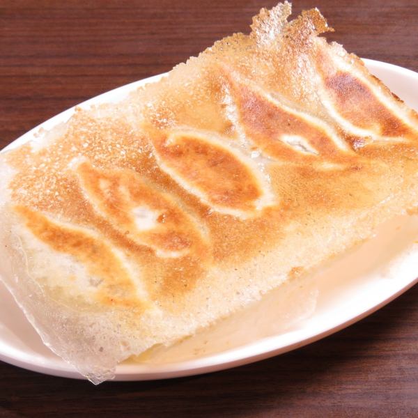 大人気! 元祖 羽根つき焼き餃子
