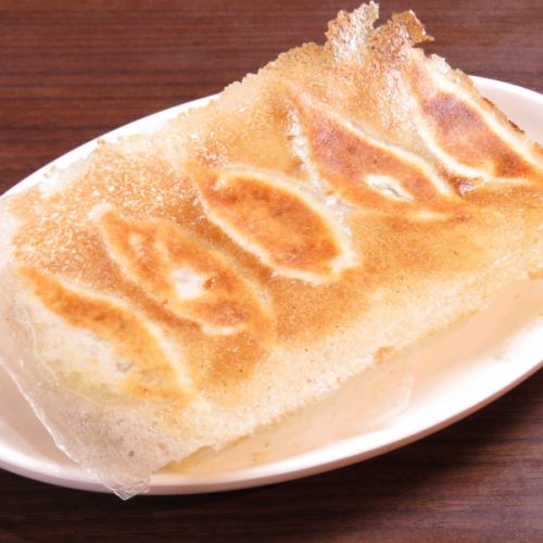 大人気！　元祖　羽根つき焼き餃子