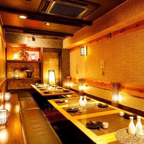 我们有一个私人房间，您可以在这里放松身心。烧酒和日本酒的品种也很丰富！