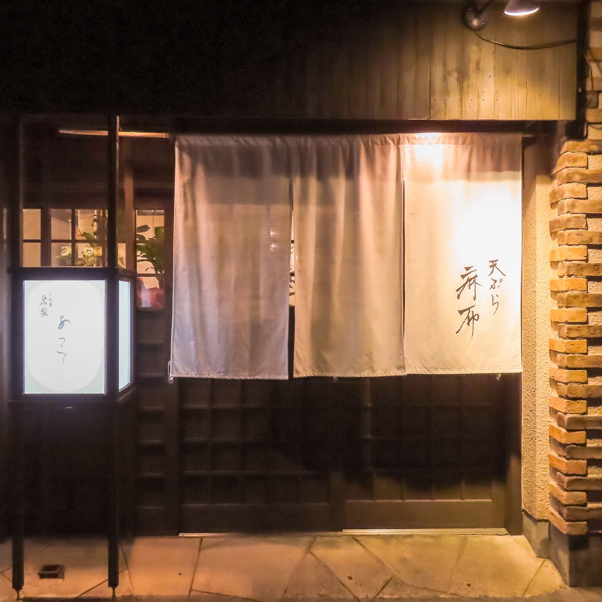 店内はテーブル席とカウンター席のみ。貸切は10名様より可能。