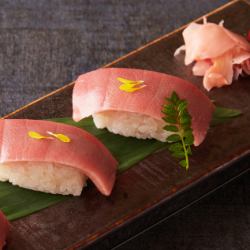 本マグロ中トロ寿司（２貫）
