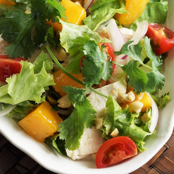 Mango and steamed chicken salad