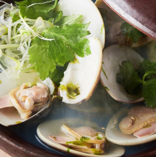 Sake-steamed clams