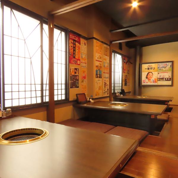[1F: Table seats & horigotatsu private room] There are 4 table seats for 4 people and 3 horigotatsu private rooms for 6 people. The tatsu-style private room can be transformed into a large hall by removing the partitions♪ It can also be used for banquets☆