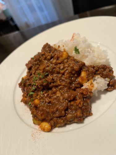 Keema curry with lentils and chickpeas