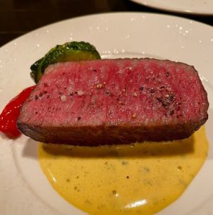 Thick-sliced Japanese black beef steak sauce Béarnaise