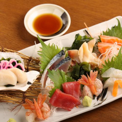A wide variety of creative dishes and sake