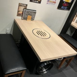 適合日式烤肉(yakiniku)的無菸烤爐座椅(角落座椅)