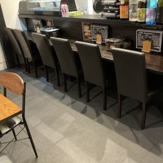 6個吧台座位