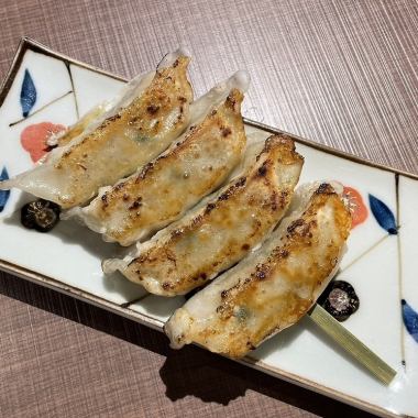 Creative skewers are also recommended! "Gabacho gyoza skewers"